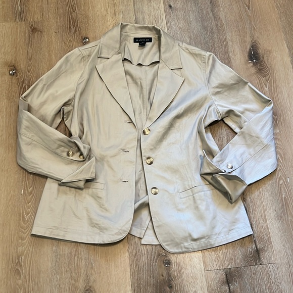 Harold's Jackets & Blazers - HAROLD’S Women’s Size 8 Tan Three Button Blazer 100% Cotton